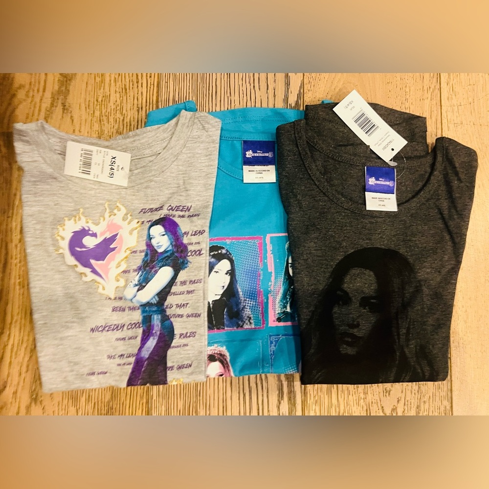 Descendants 3 Girls T Shirts in Size Extra Small 4/5